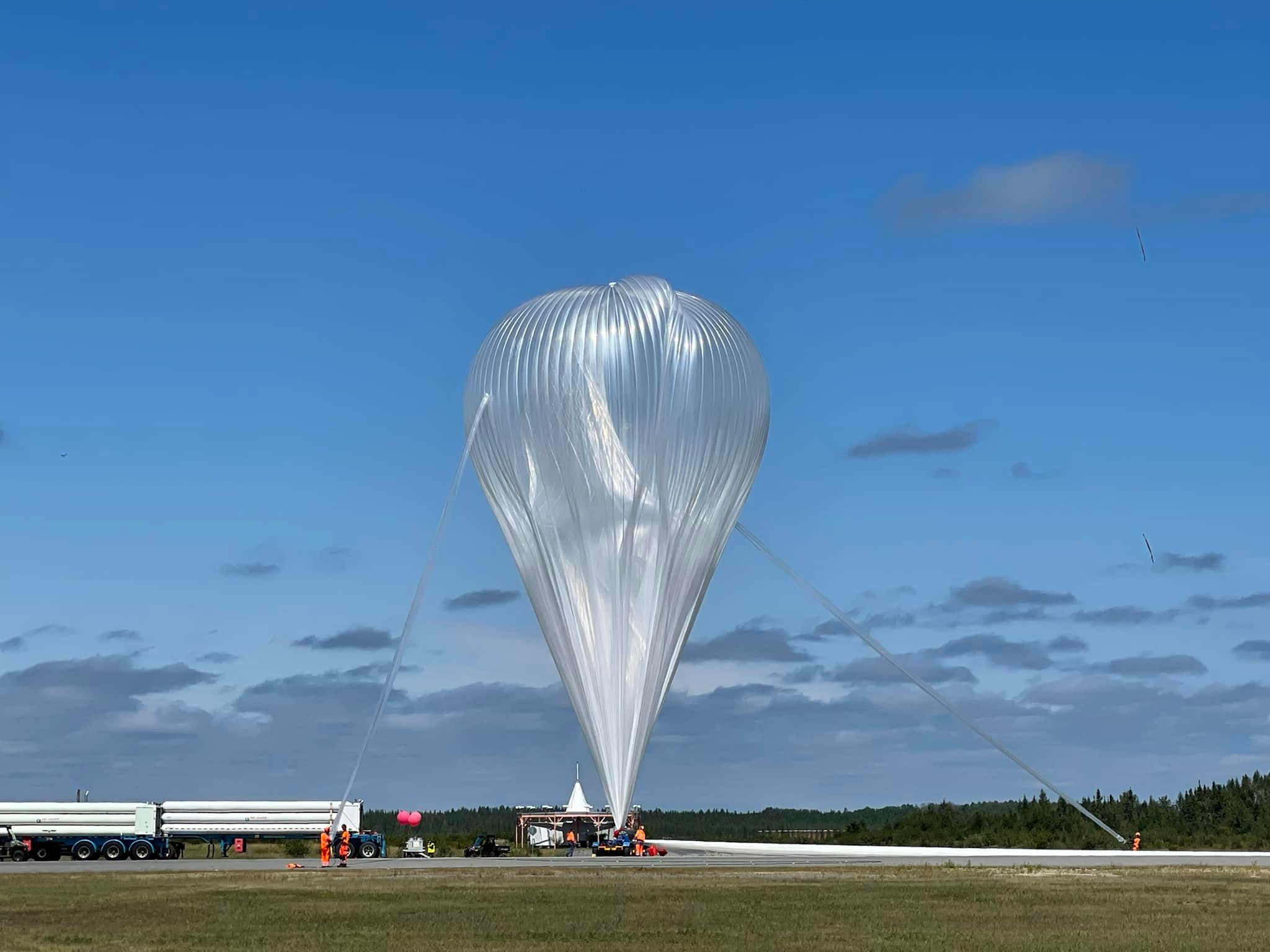 A High-Flying Mission: The OSAS-B Oxygen Spectrometer, aboard the HEMERA balloon gondola, can ascend to 33 km, capturing crucial data on atomic oxygen in Earth's upper atmosphere. IRLabs' innovative solutions ensured a successful high-altitude scientific expedition. Credit: David Laneville