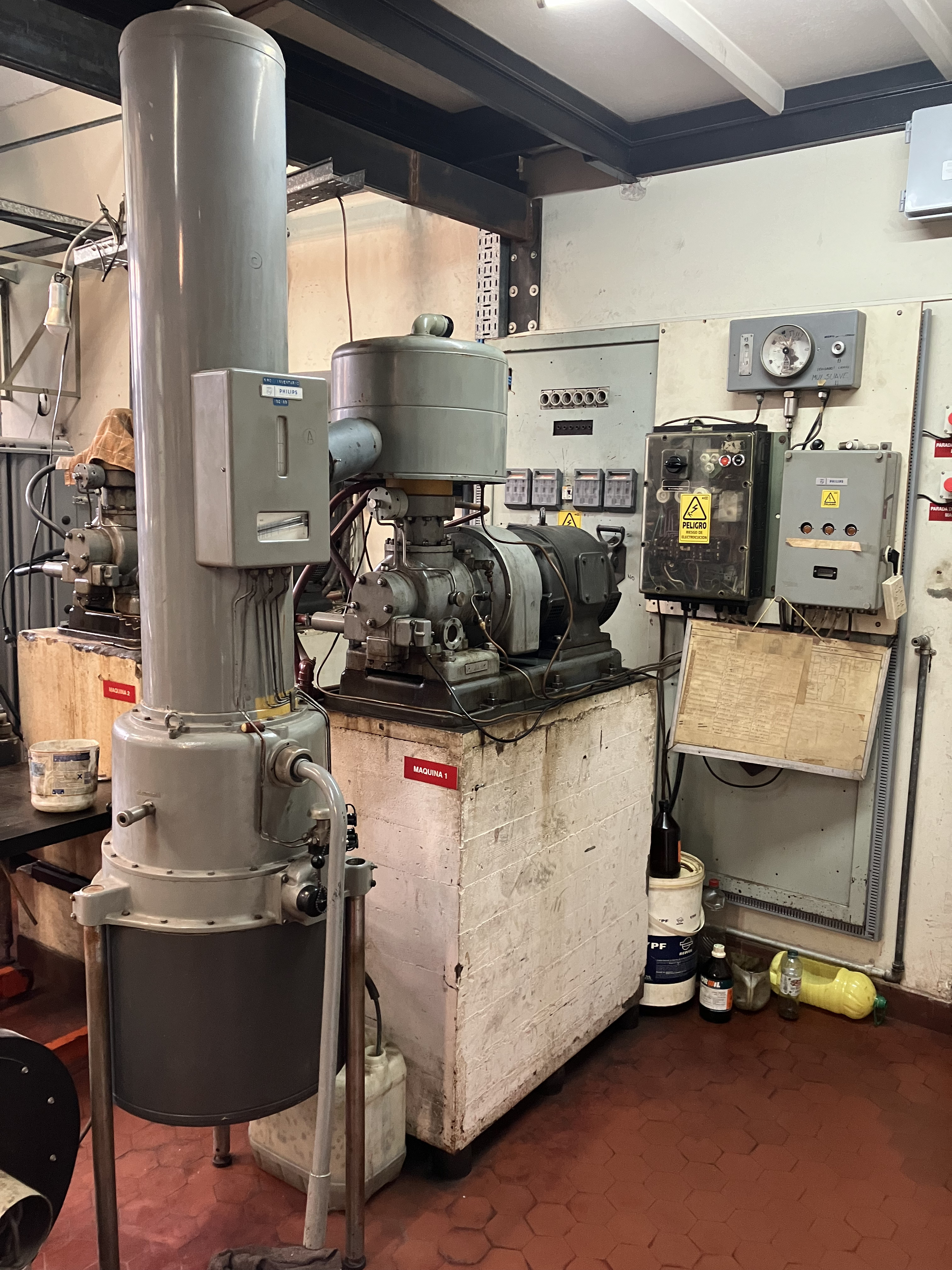 Stirling Cryogenics liquid nitrogen system at Universidad de Buenos Aires - Argentine dated 1958. Credit: Stirling