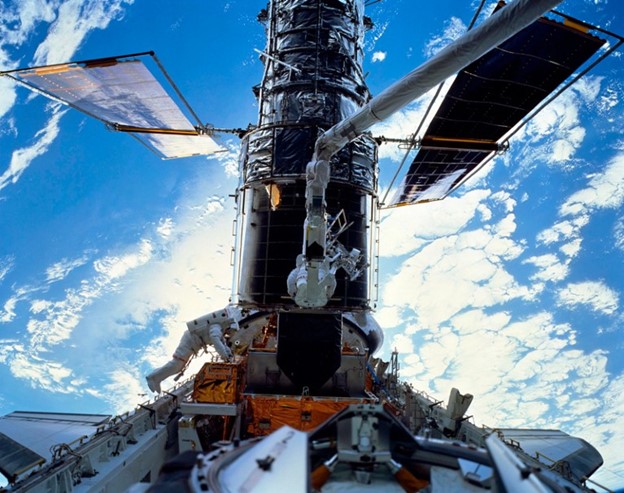 Astronauts replace a guidance sensor on the Hubble Space Telescope in 1999. Credit: NASA/Science Photo Library