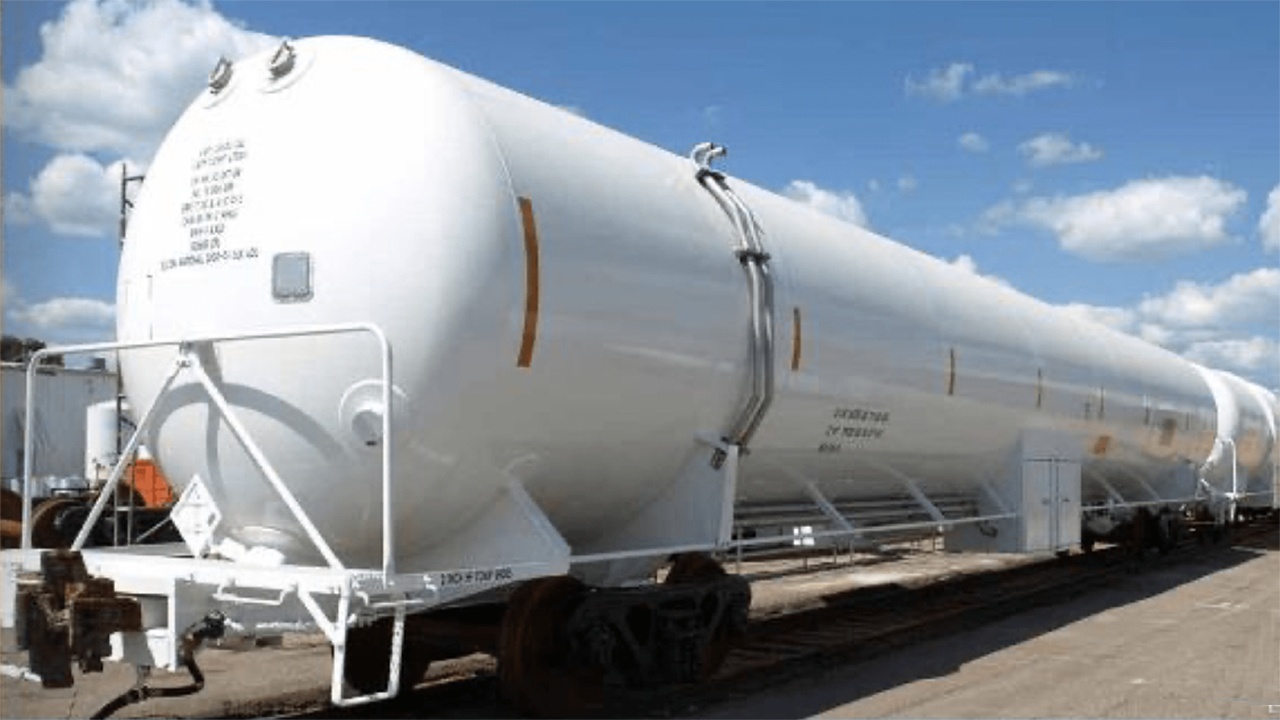 DOT-113C120W9 LNG tank car. Credit: Chart Industries 