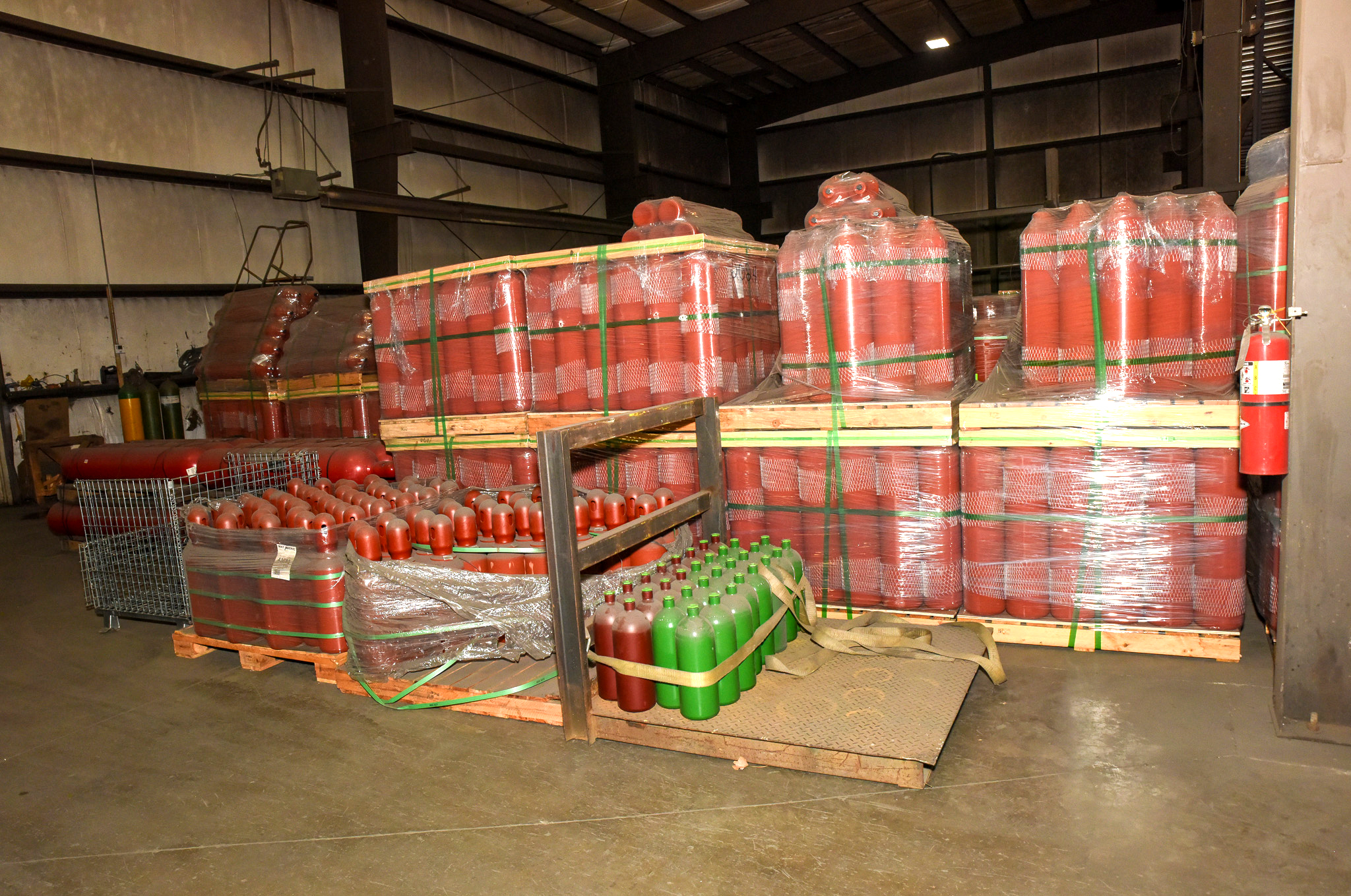 Outsourcing cylinder acquisition allows small to mid-sized distributors to focus on customer service while benefiting from cost and time savings. Credit: Quest Cylinders