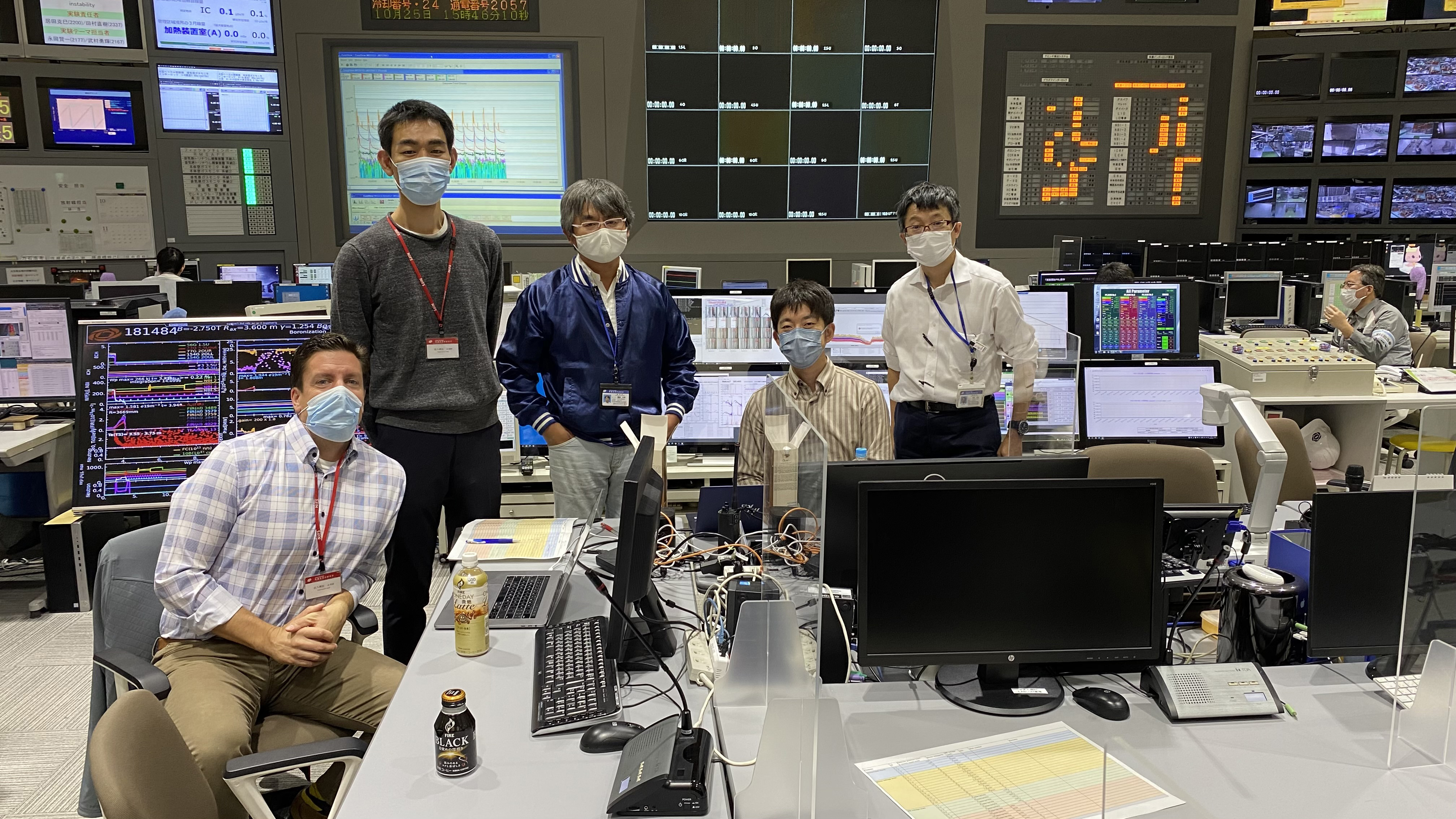 The team in NIFS' Large Helical Device (LHD) Control Room. Credit: TAE