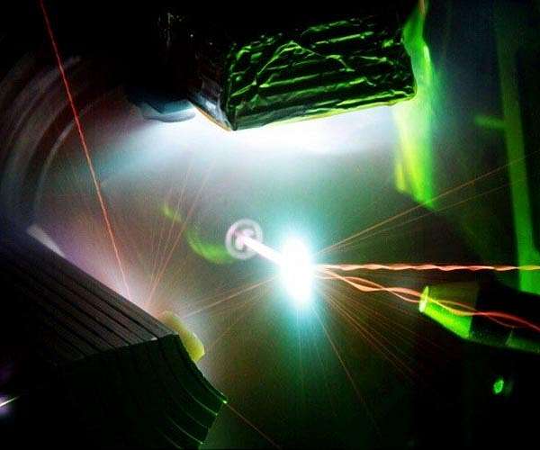 los-alamos-trident-200-trillion-watt-laser-high-energy-density-plasmas-fusion-hg